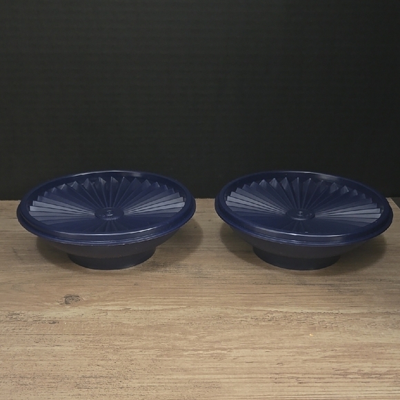 NWT Tupperware two Blue Servalier cereal/ Salad bowls with Lids 890 and 808 - Picture 1 of 9